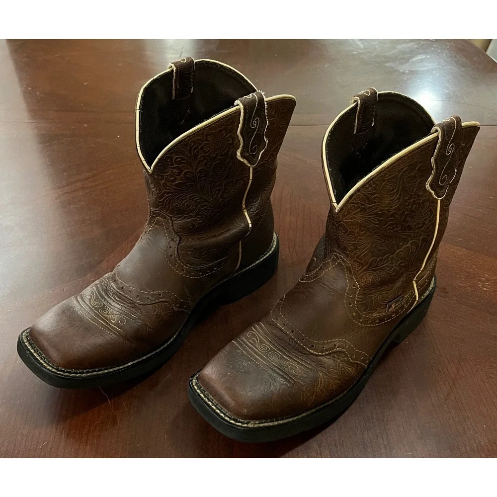 Justin Gypsy L9618 Women Brown Leather Floral Embossed Square Toe Boots Size 11B
